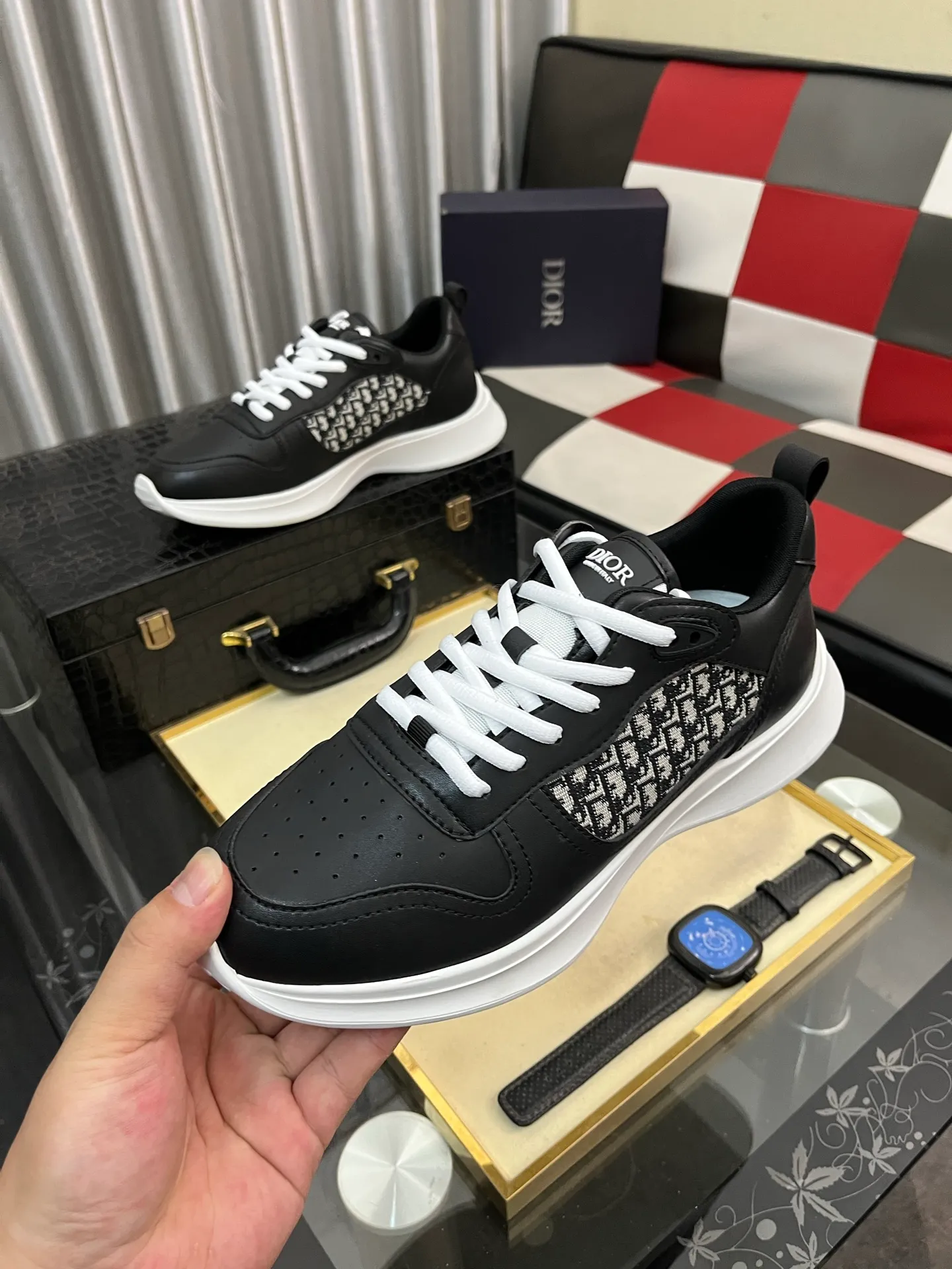 Men's shoes💰: 380⌚️⌚️[Dior] Dior's new men's genuine leather casual shoes, the highest version on the market, any comparison is welcome🆚! The original leather has excellent texture and is super high-end! Fetal sheep net lining imported from Italy, removable pad! Luxurious materials and fine workmanship, highly recommended! Code number: 38-445️⃣Colors available